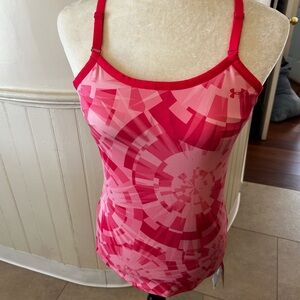 New with tags woman’s Under Armour Heat Gear Fitted active wear top size medium